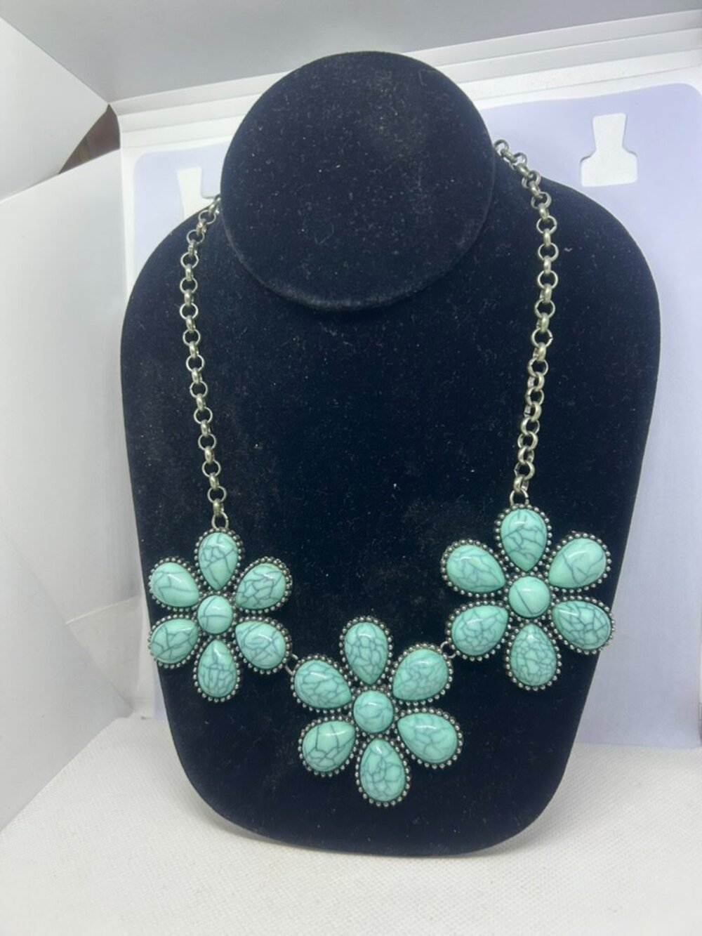 Vintage! Beautiful 3 Flowers Turquoise Necklace ~ 19" + 3"